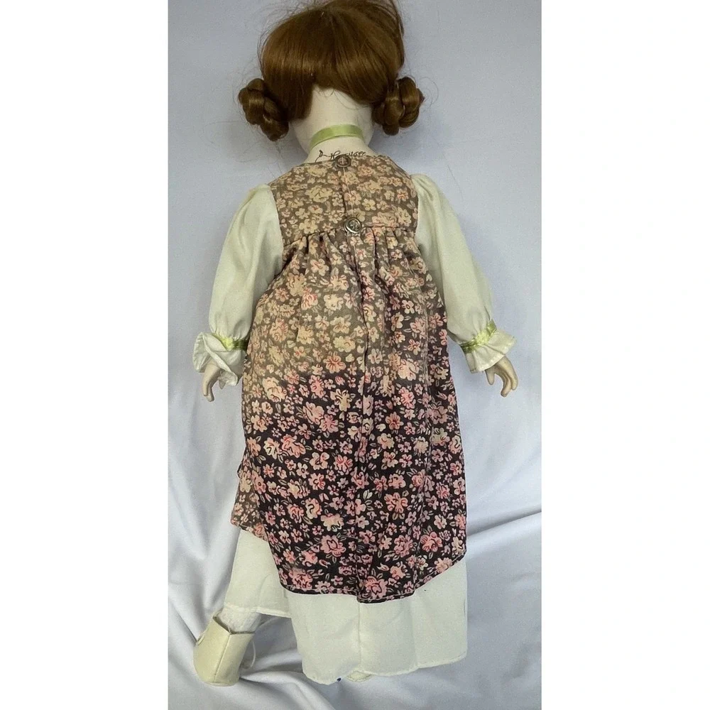 Heritage Dolls porcelain‎ MUSICAL w/ Strawberry Blonde hair 17